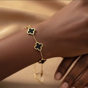 Elegant Gold and Black Clover Bracelet